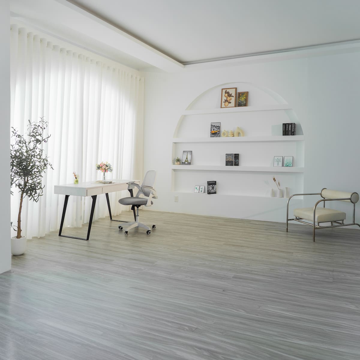 Room A - Không gian rộng rãi sàn gỗ xám sáng